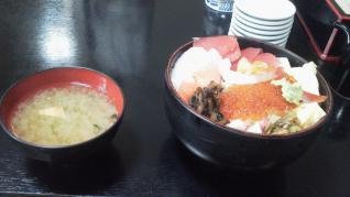 寿司富の「ちらし丼」